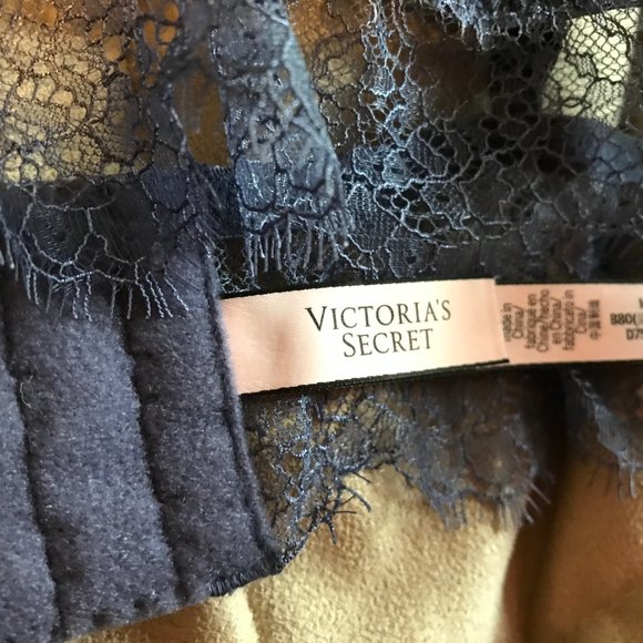 vICTORIA'S SECRET LACE BRA - Picture 2 of 2